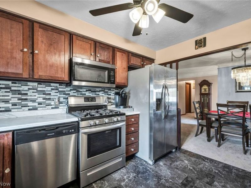 7504 Skylark Drive, Parma, OH 44130 Photo 9