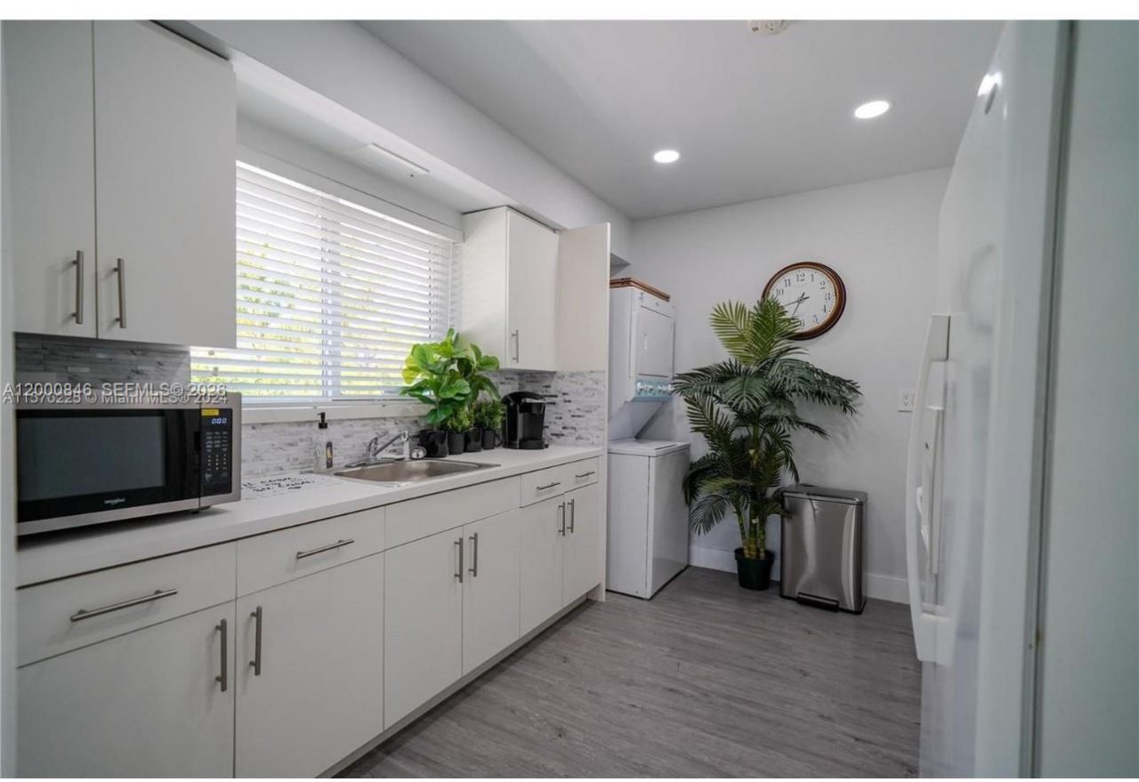 8390 SW 64 St, Miami, FL 33143 Photo