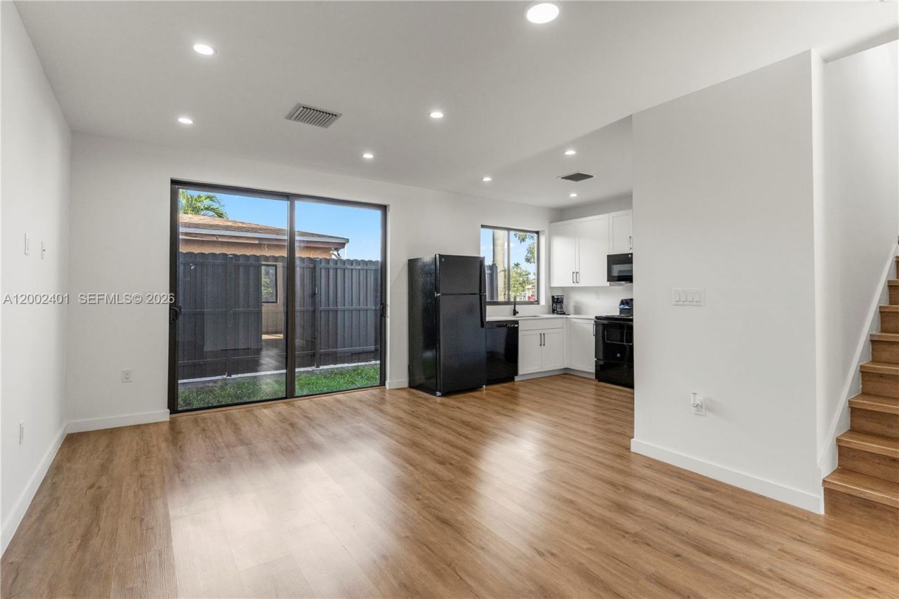 425 SW 1st St, Unit 1, Florida City, FL 33034 Main Photo