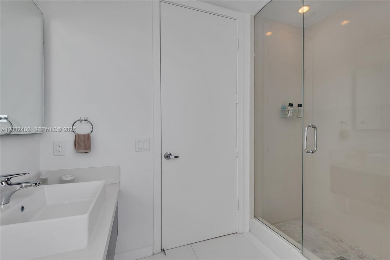 1100 Biscayne Blvd, Unit 3901, Miami, FL 33132 Photo