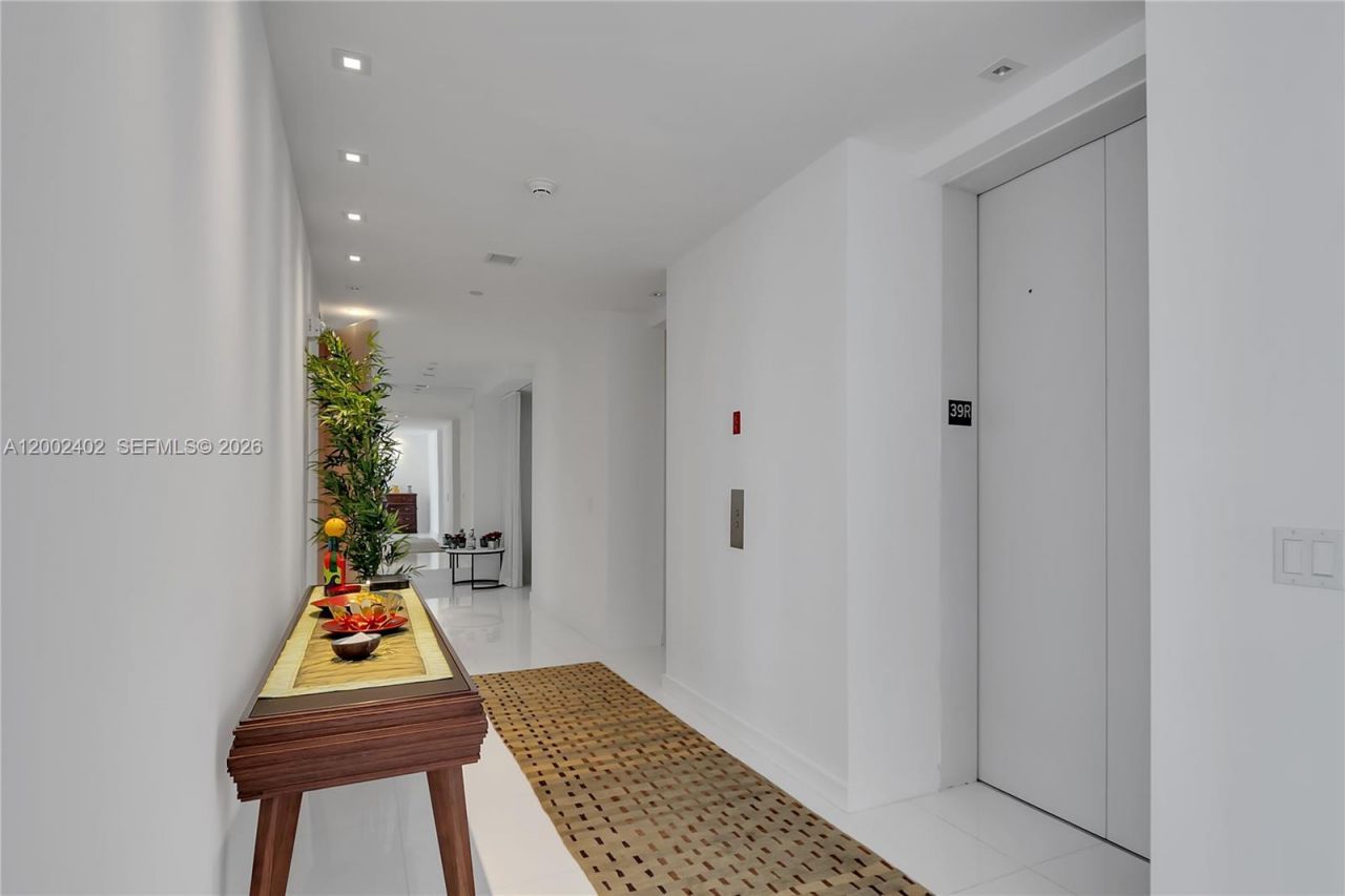 1100 Biscayne Blvd, Unit 3901, Miami, FL 33132 Photo