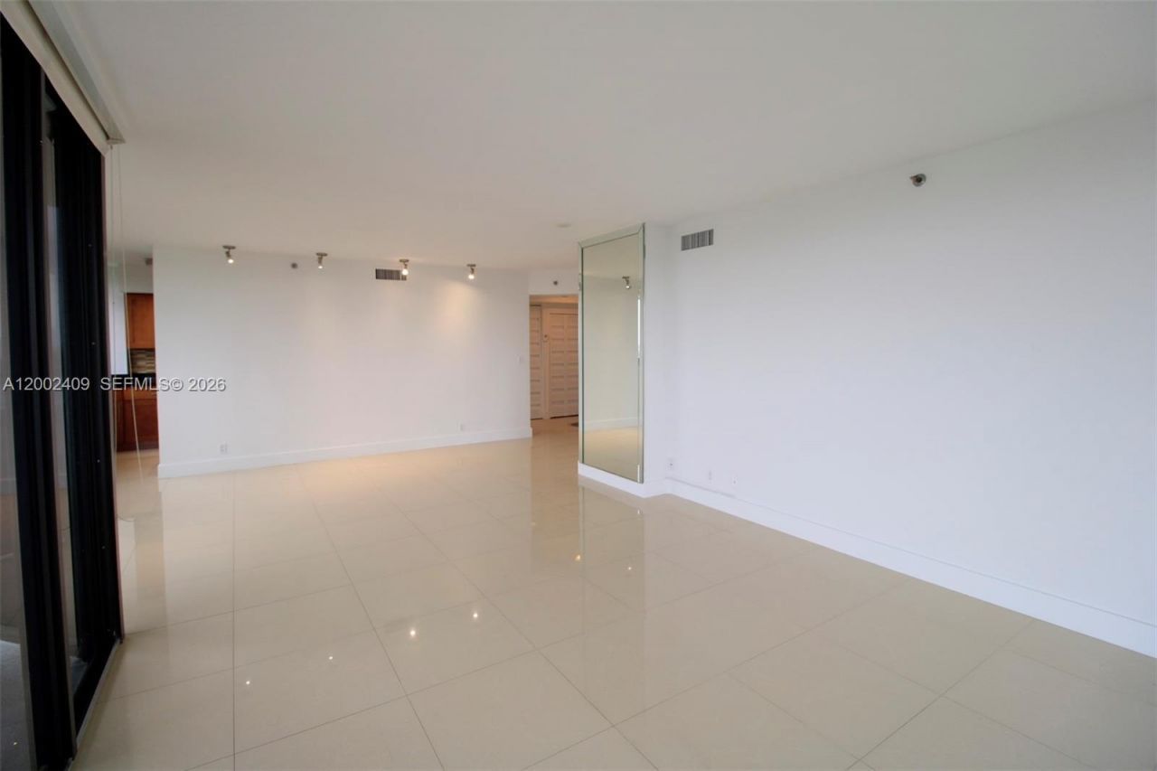 20185 E Country Club Dr, Unit 1105, Aventura, FL 33180 Photo