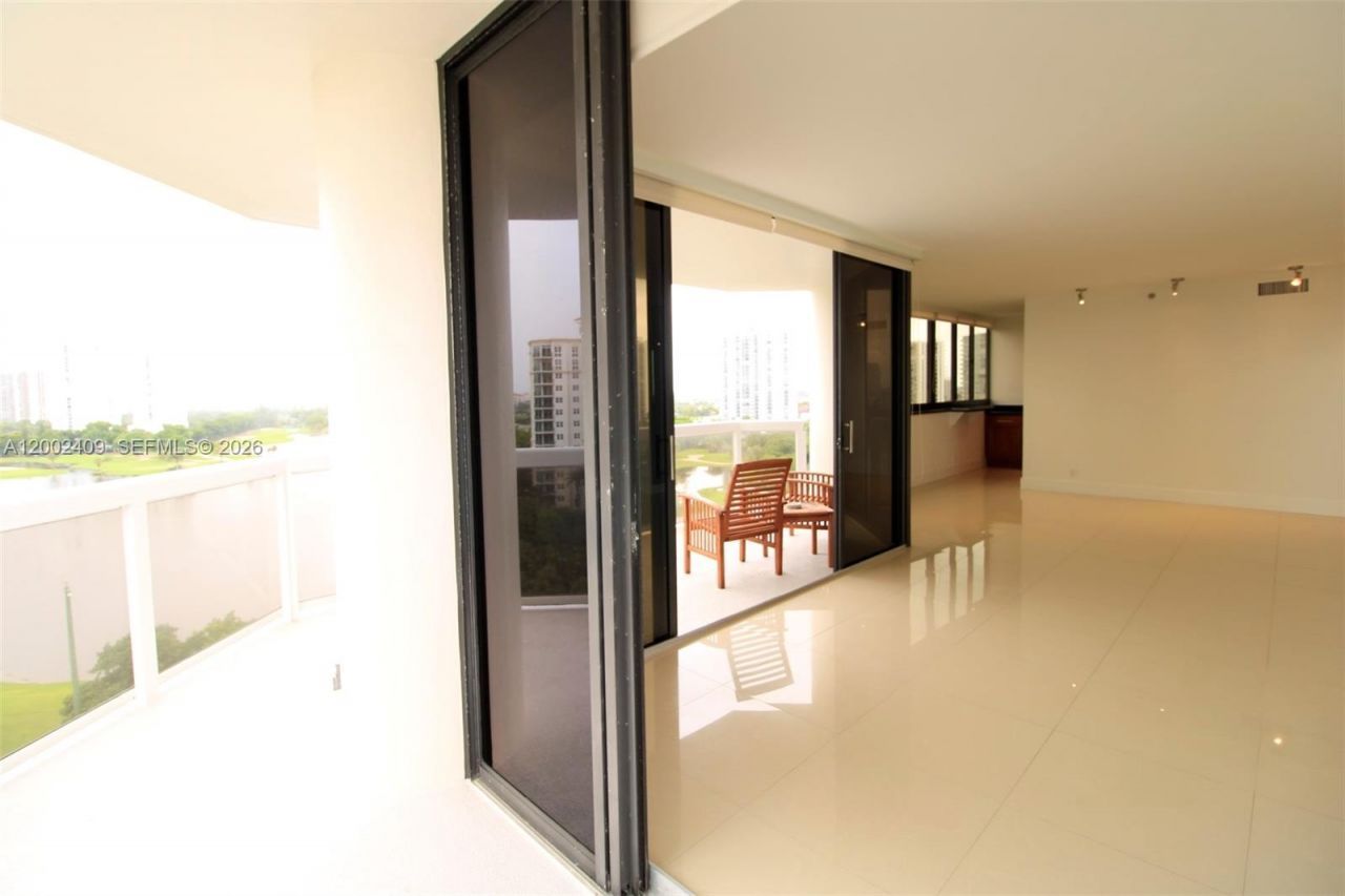 20185 E Country Club Dr, Unit 1105, Aventura, FL 33180 Photo