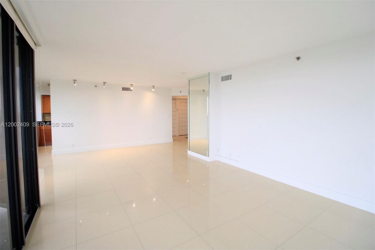 20185 E Country Club Dr, Unit 1105, Aventura, FL 33180 Photo