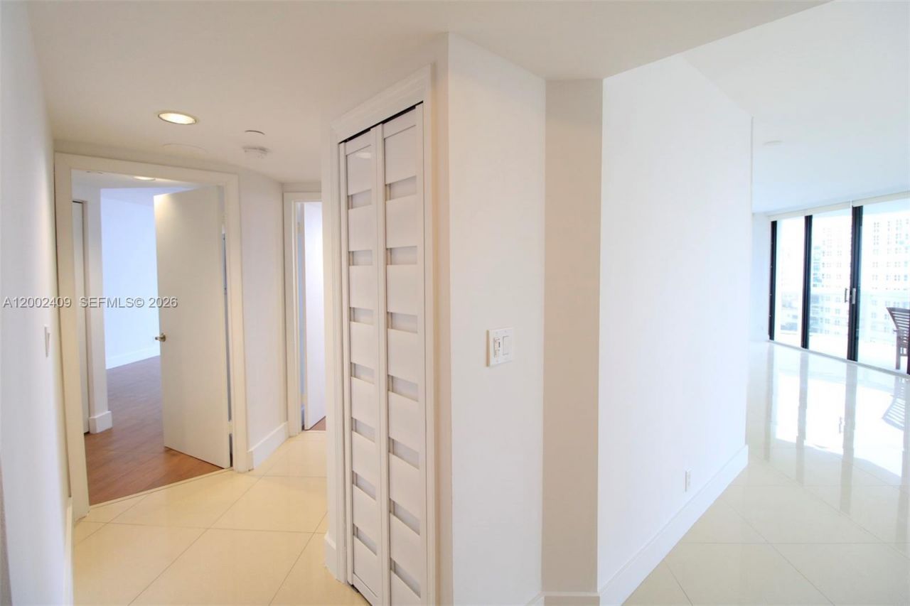 20185 E Country Club Dr, Unit 1105, Aventura, FL 33180 Photo