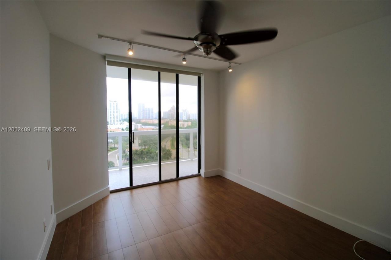 20185 E Country Club Dr, Unit 1105, Aventura, FL 33180 Photo