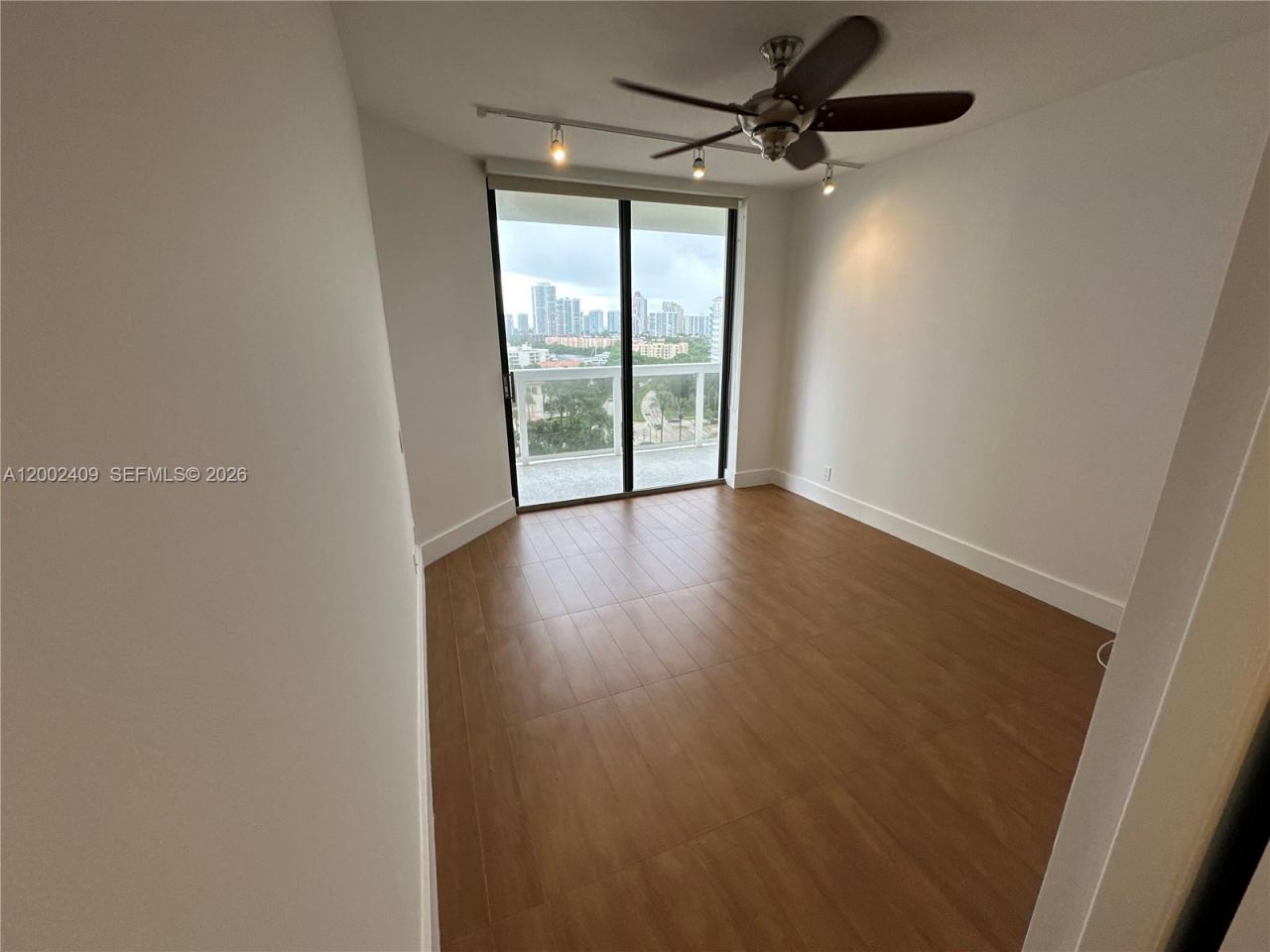 20185 E Country Club Dr, Unit 1105, Aventura, FL 33180 Photo