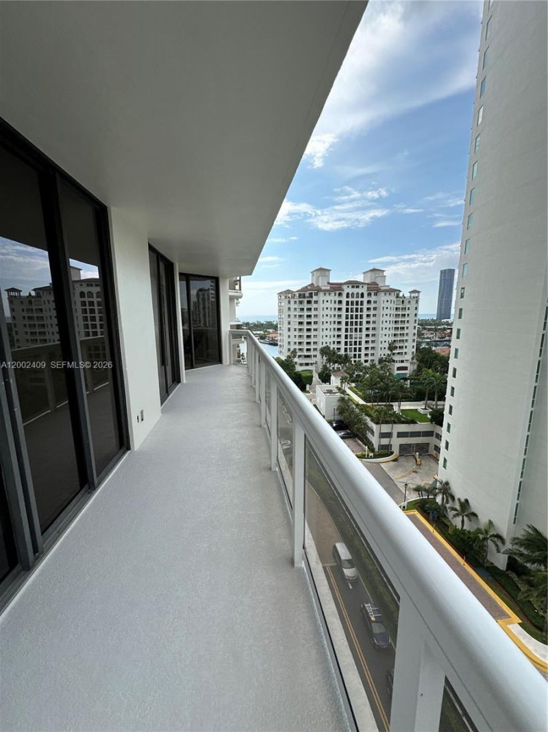 20185 E Country Club Dr, Unit 1105, Aventura, FL 33180 Photo