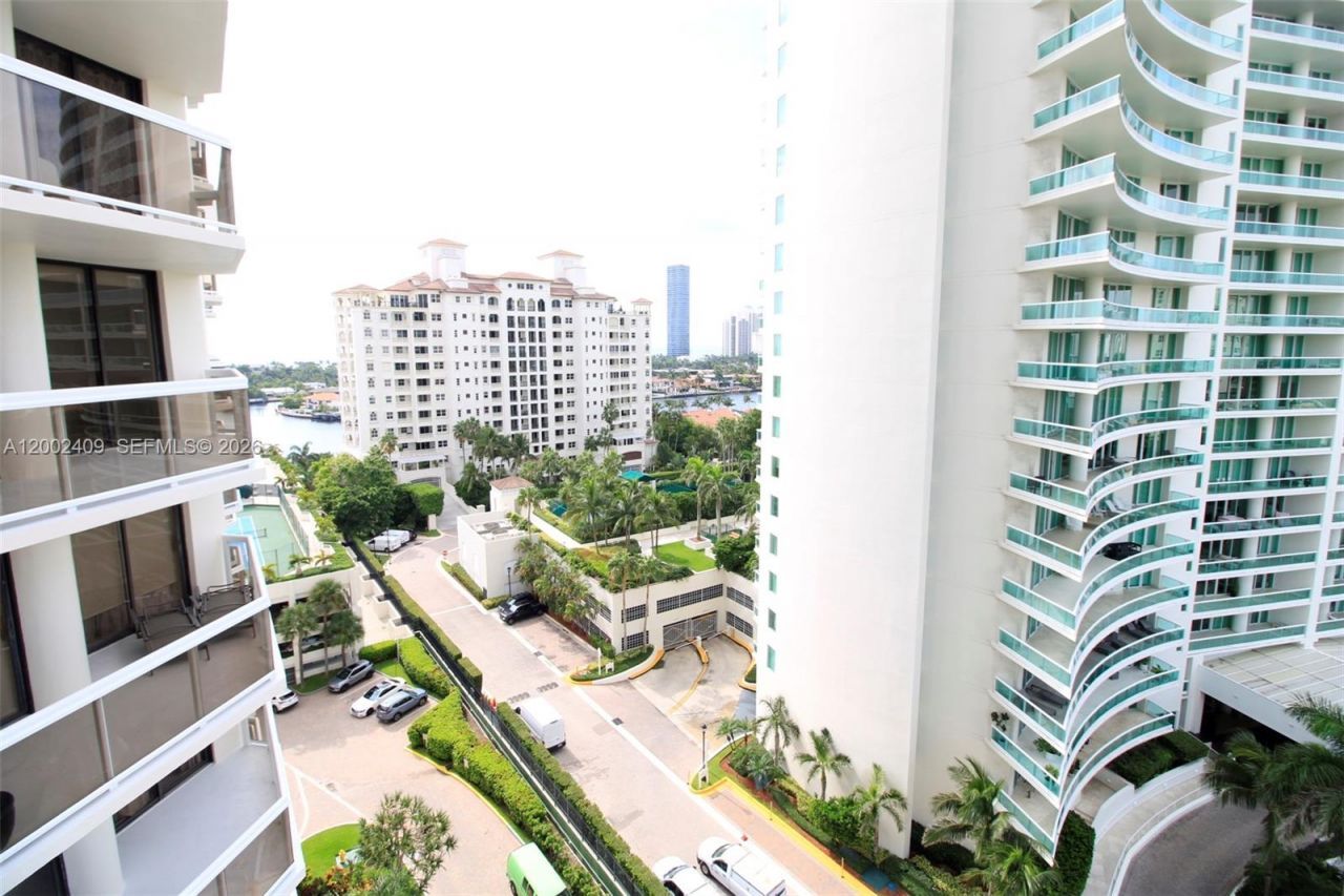 20185 E Country Club Dr, Unit 1105, Aventura, FL 33180 Photo