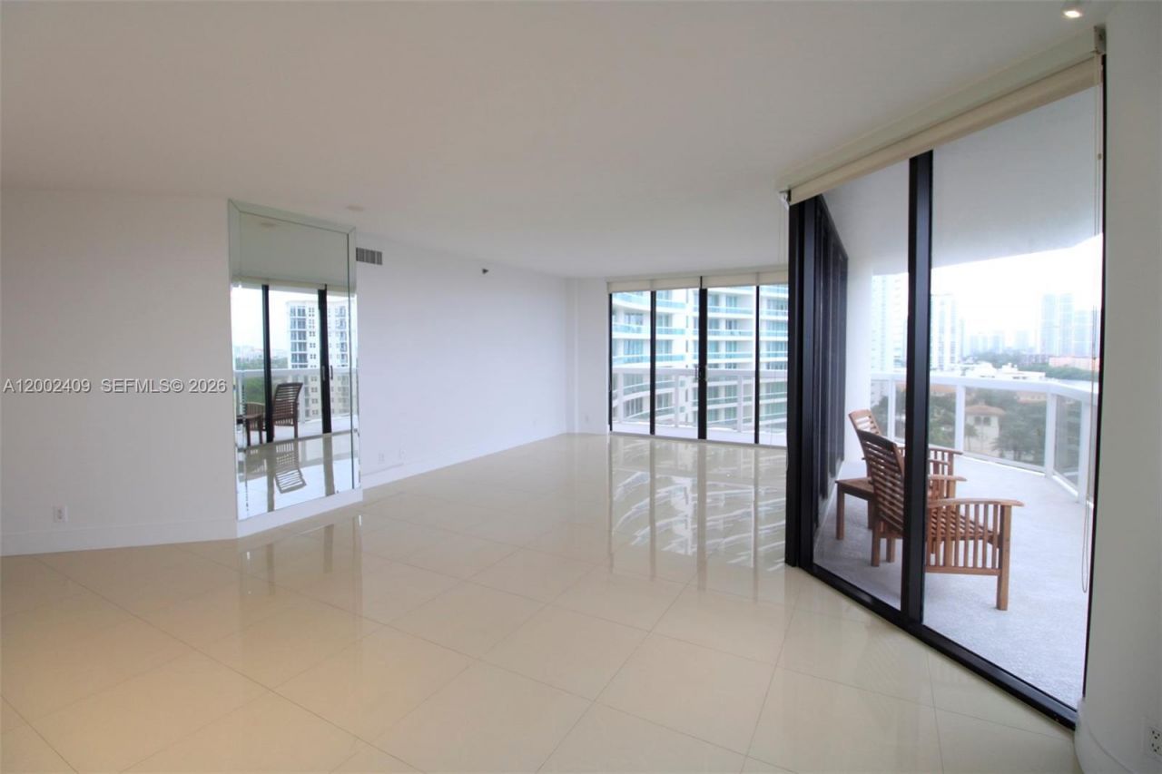 20185 E Country Club Dr, Unit 1105, Aventura, FL 33180 Photo