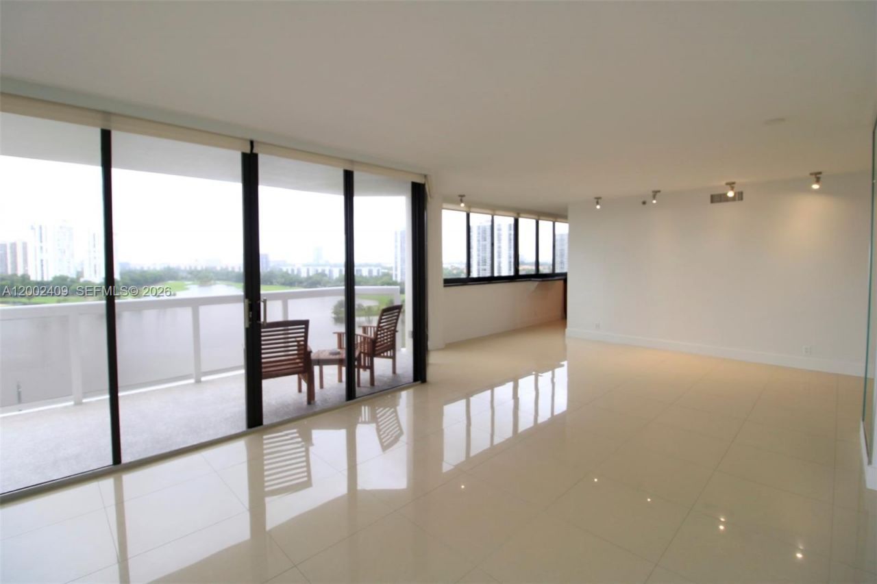 20185 E Country Club Dr, Unit 1105, Aventura, FL 33180 Photo