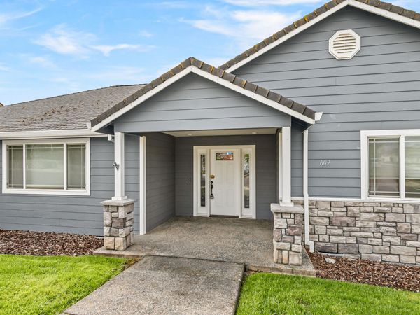 602 Barton Road, Eagle Point, OR 97524