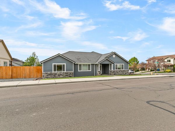 602 Barton Road, Eagle Point, OR 97524