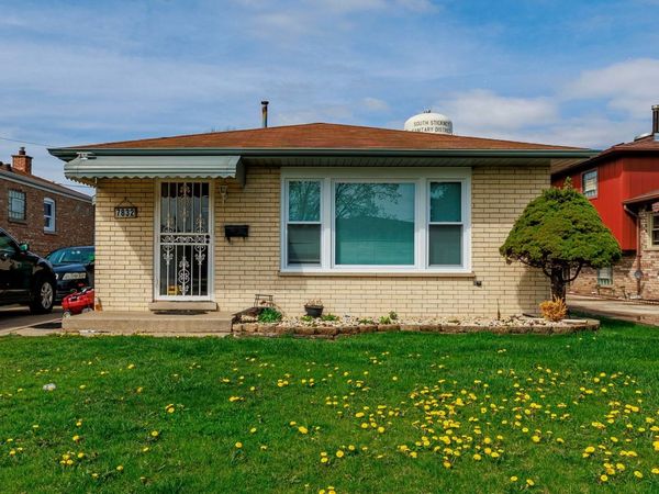 7832 Lamon Avenue , Burbank, IL 60459