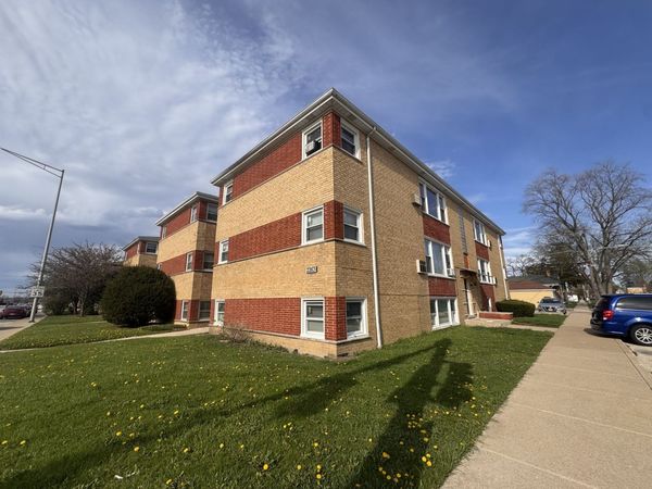 2263 S 17th Avenue , Riverside, IL 60546