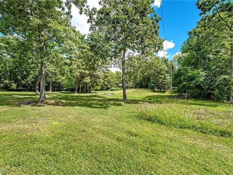 18229 Howe Road, Strongsville, OH 44136 Photo 3