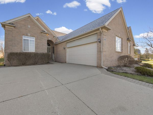 16810 Carriage Way, Northville, MI 48168