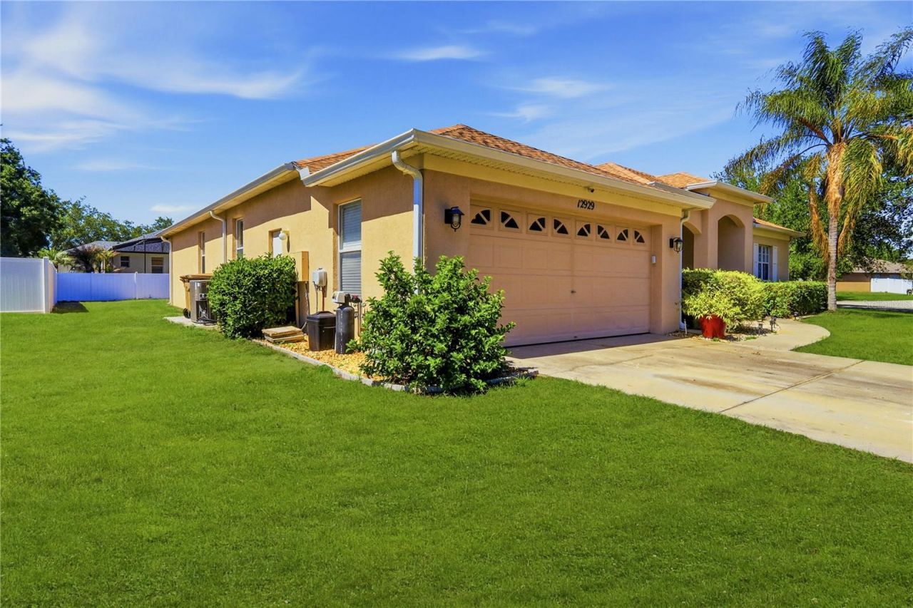 12929 Regiment Drive , Grand Island, FL 32735 Photo