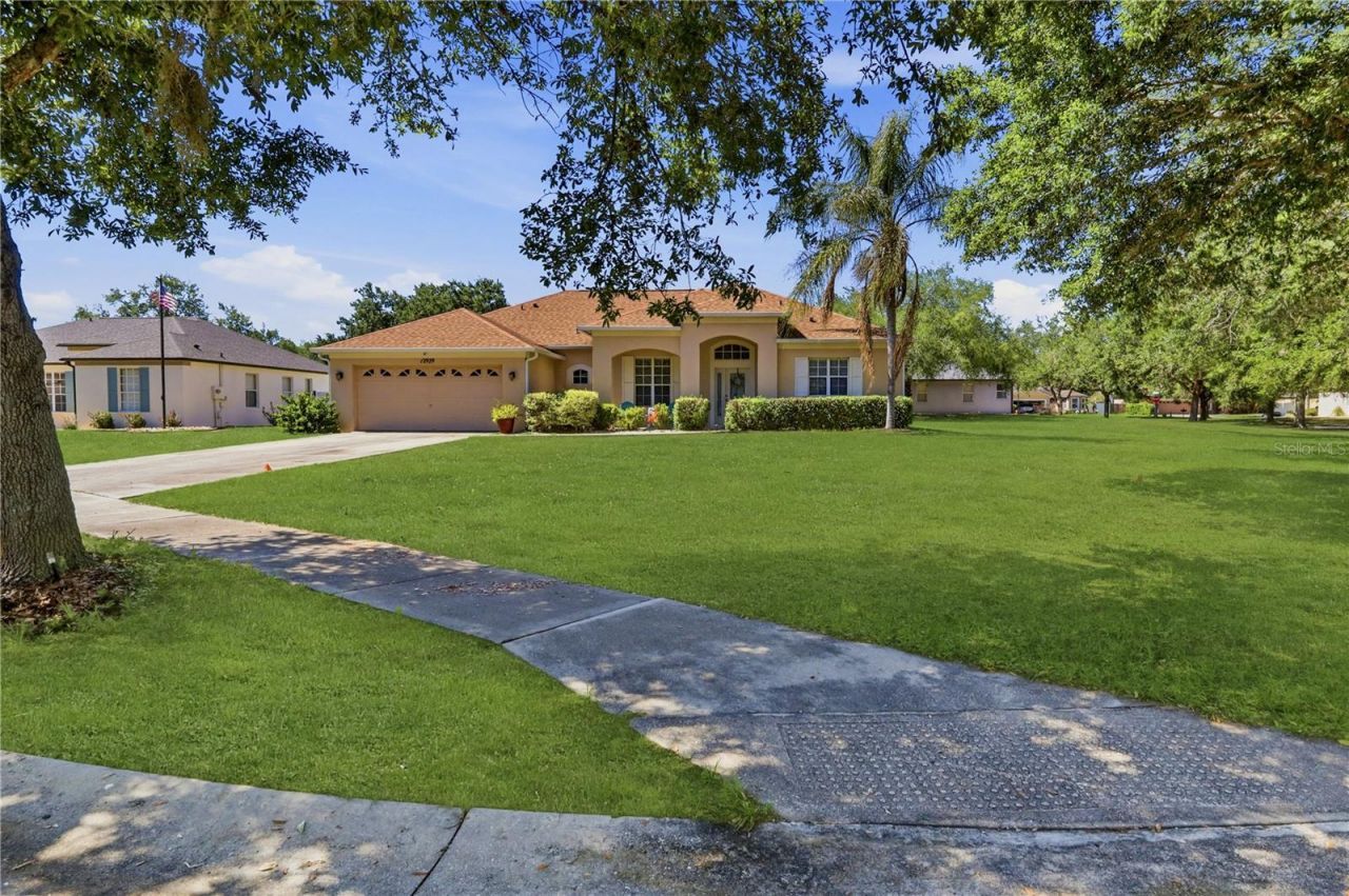 12929 Regiment Drive , Grand Island, FL 32735 Photo