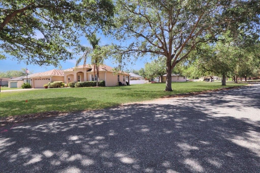 12929 Regiment Drive , Grand Island, FL 32735 Photo