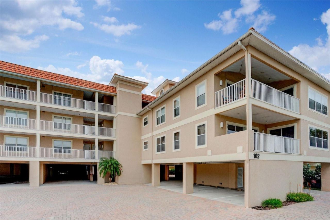 102 Gulf Boulevard, Unit 401, Indian Rocks Beach, FL 33785 Photo