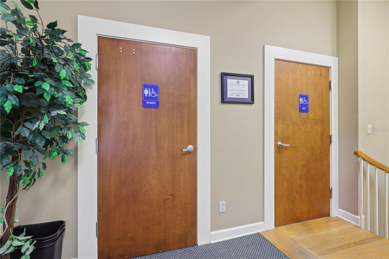 4004 Atlantic Boulevard, Jacksonville, FL 32207 Photo