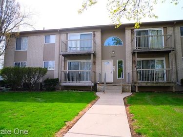 3551 W 14 Mile Road, Royal Oak, MI 48073