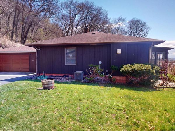 W670 State Road 35 , Fountain City, WI 54629