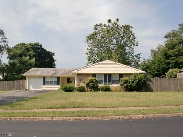 1 Tripplet Rd, Franklin, NJ 08873