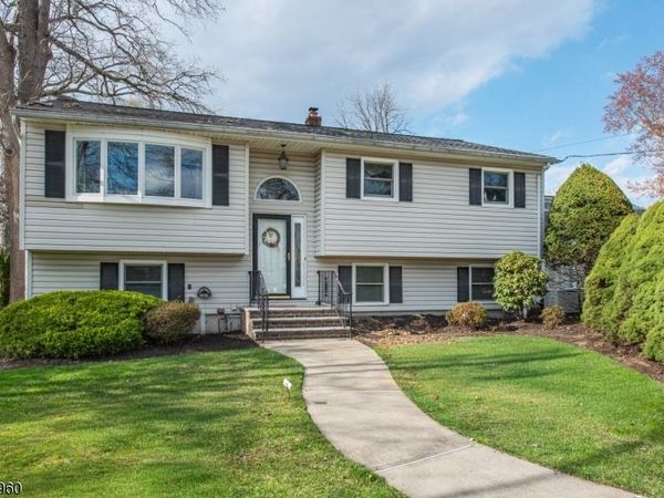 39 Homestead Ave, East Hanover, NJ 07936