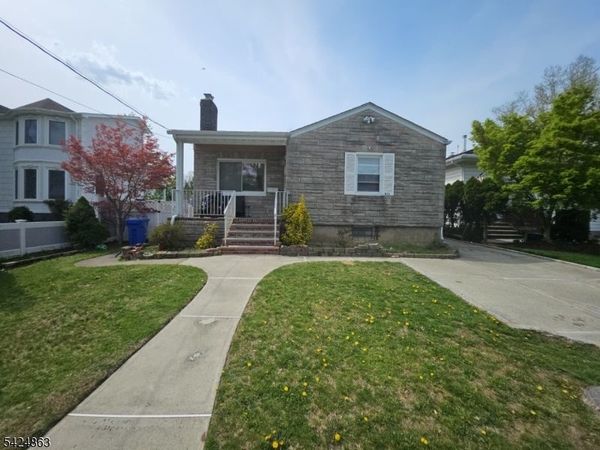 431 Terhune Ave, Paramus, NJ 07652