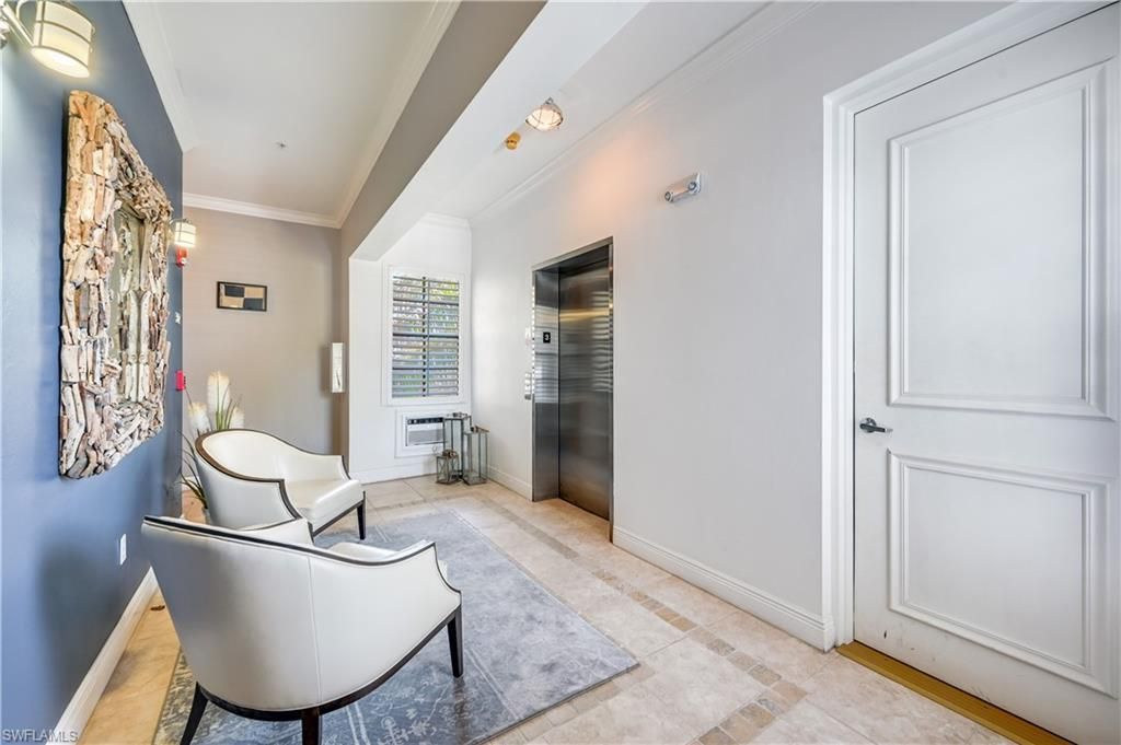 705 10th St S, Unit 301, Naples, FL 34102 Photo