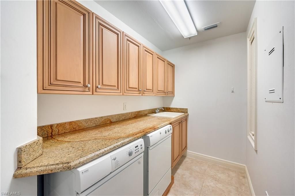 705 10th St S, Unit 301, Naples, FL 34102 Photo