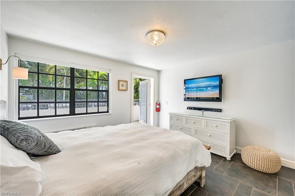705 10th St S, Unit 301, Naples, FL 34102 Photo