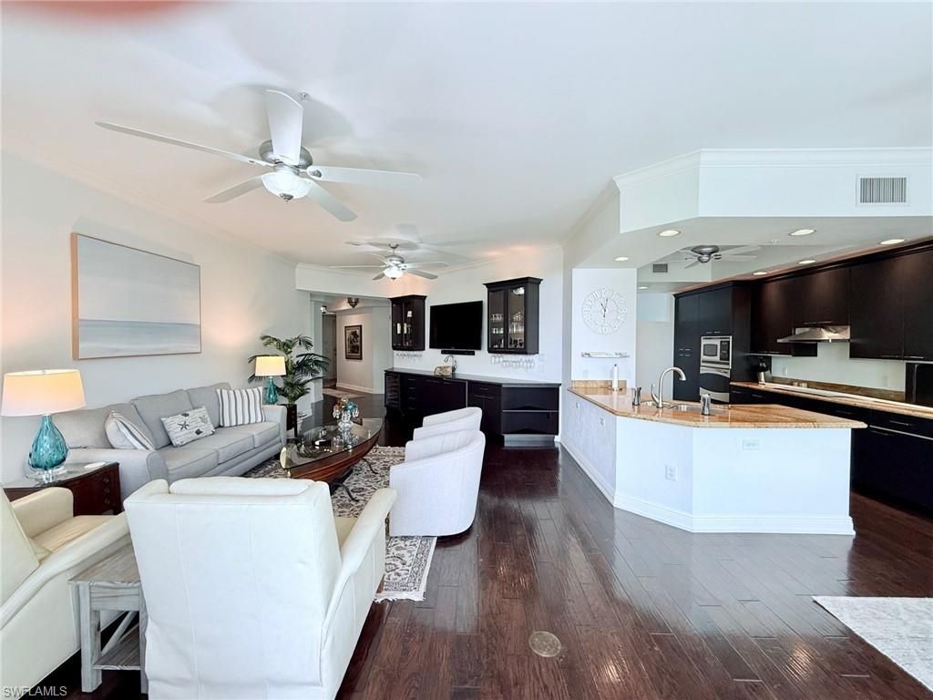 705 10th St S, Unit 301, Naples, FL 34102 Photo