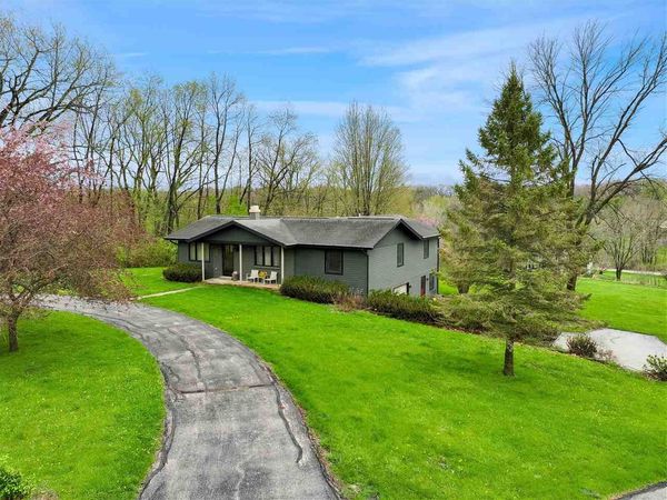 4333 Pine Ridge Trl NE, Iowa City, IA 52240