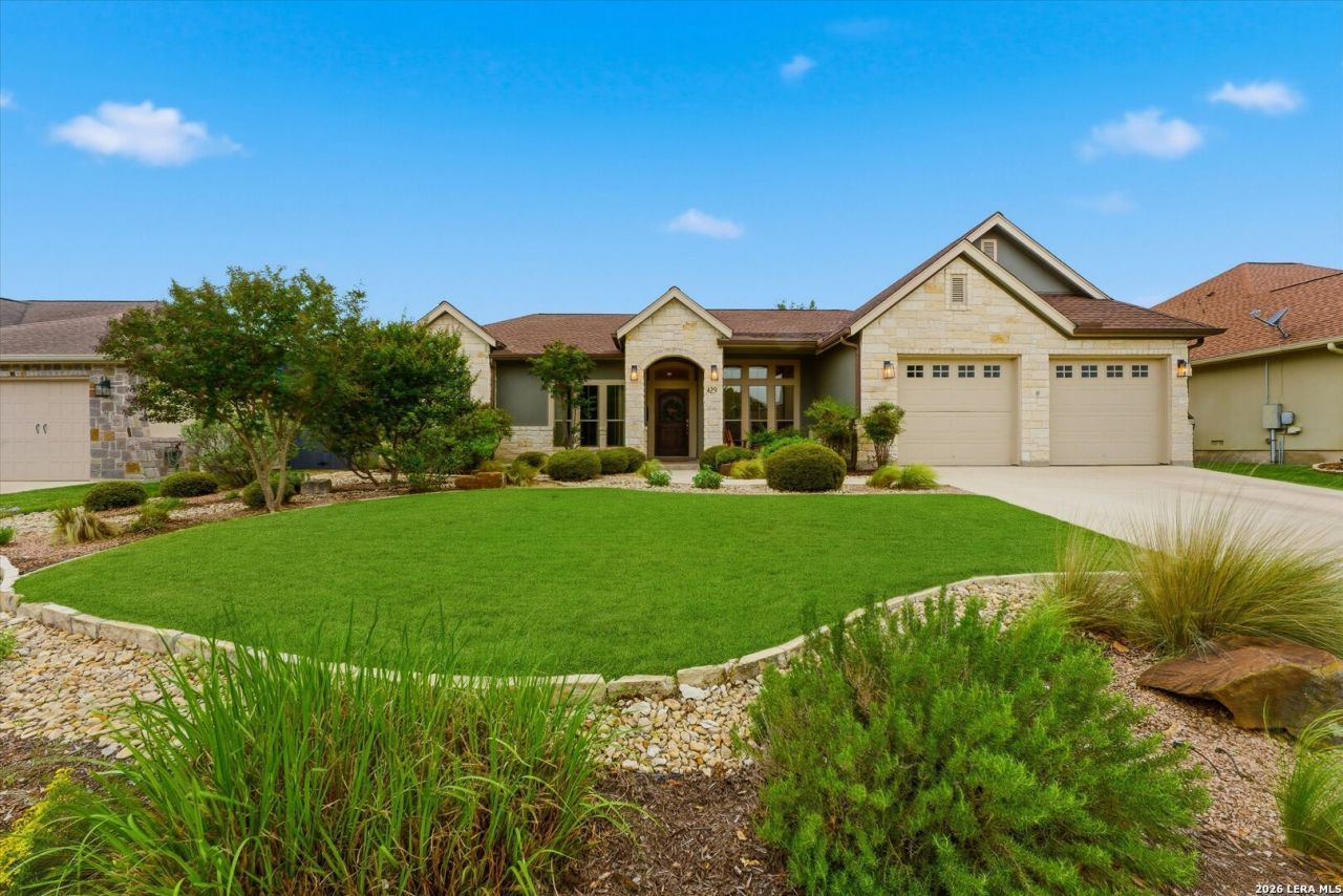 429 English Oaks Cir, Boerne, TX 78006 Main Photo