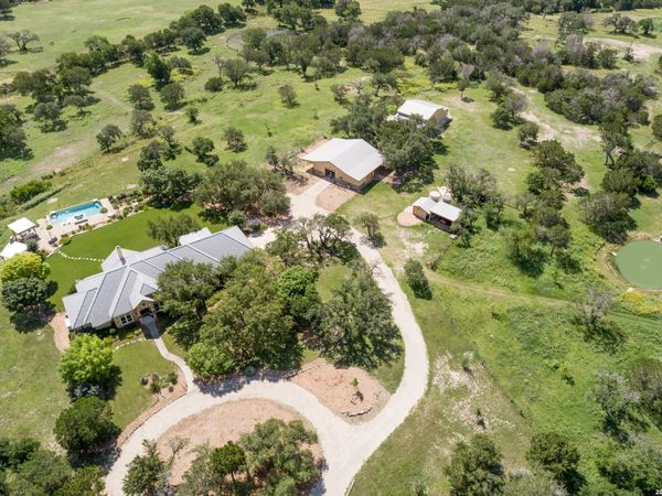 395 Bluff Creek, Center Point, TX 78010