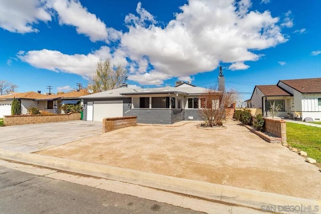 419 W Avenue J10, Lancaster, CA 93534 Main Photo