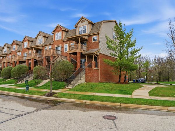 2865 Barclay Way, Ann Arbor, MI 48105