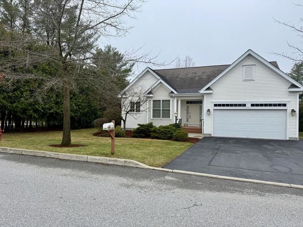 15 Upswept Lane, South Burlington, VT 05403