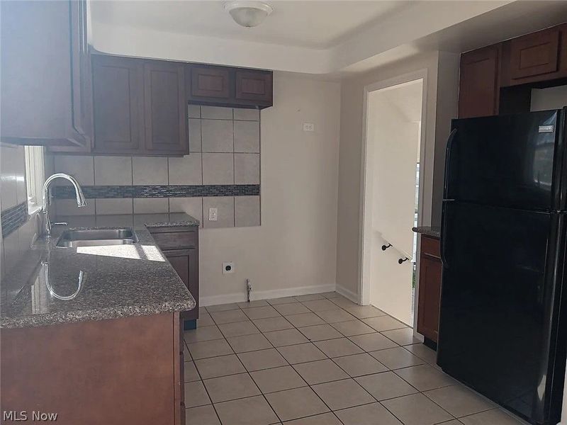 18208 Edinboro Avenue, Maple Heights, OH 44137 Photo 3