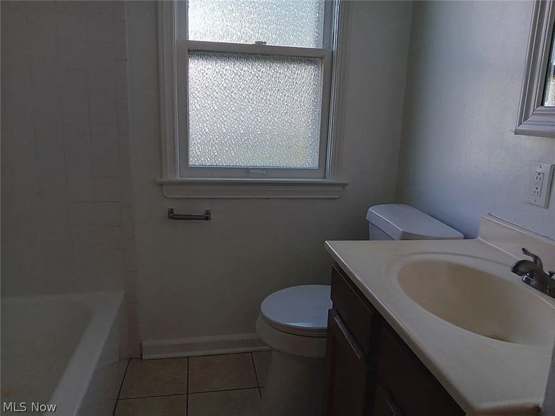 18208 Edinboro Avenue, Maple Heights, OH 44137 Photo 6