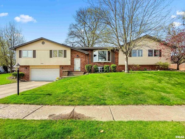 4702 W LYNNHURST Drive, Peoria, IL 61615