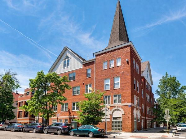 1043 W SCHOOL Street , Unit 207, Chicago, IL 60657