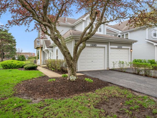 1200 Tennyson Lane , Unit 8, Naperville, IL 60540