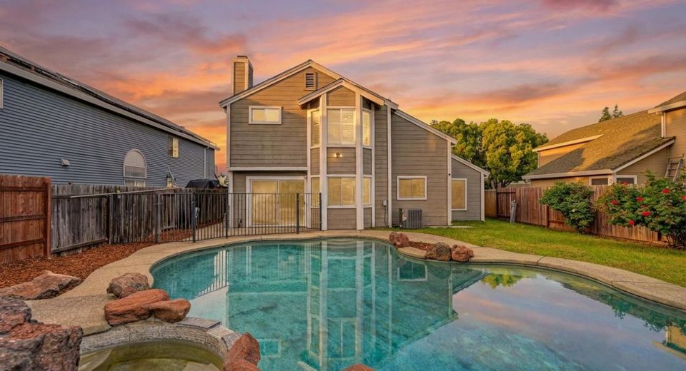 8239 Derbyshire Cir, Sacramento, CA 95828 Photo