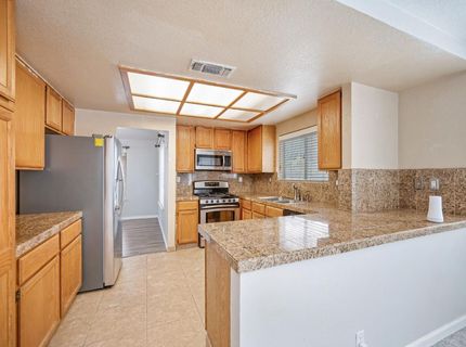 8239 Derbyshire Cir, Sacramento, CA 95828 Photo