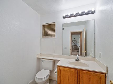 8239 Derbyshire Cir, Sacramento, CA 95828 Photo