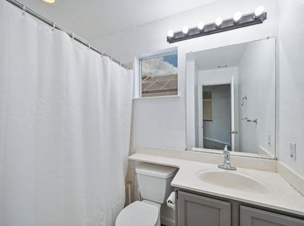 8239 Derbyshire Cir, Sacramento, CA 95828 Photo